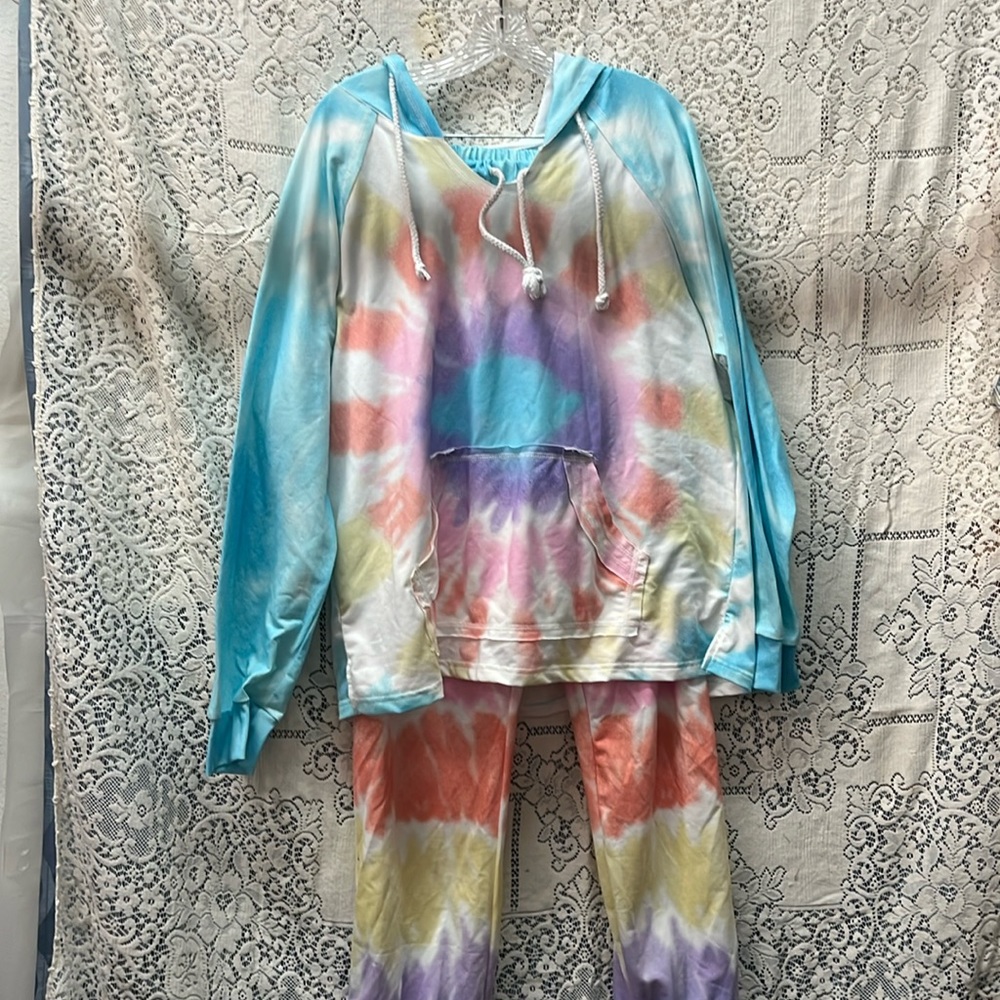 640. Tie Die Sweatsuit size XL